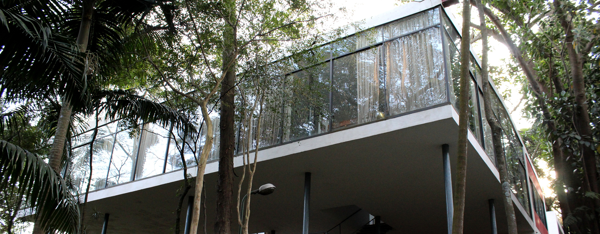 Casa de Vidro – brazylijski dom ze szkła, który unosi się nad dżunglą